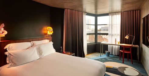 hotel room image