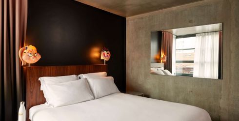 hotel room image