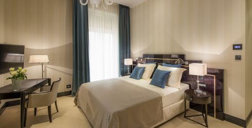 hotel room image