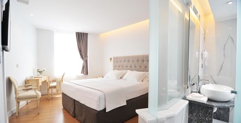 hotel room image