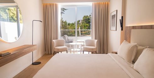 hotel room image