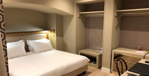 hotel room image