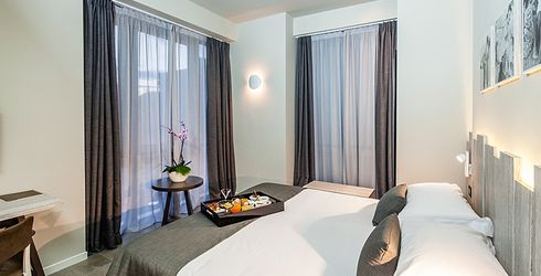 hotel room image