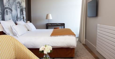 hotel room image