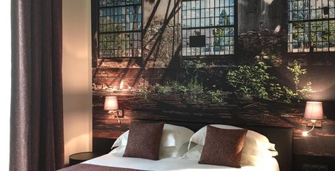 hotel room image