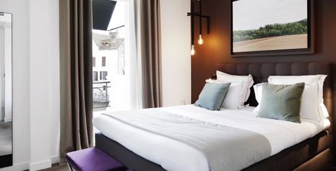 hotel room image