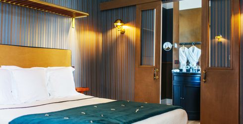 hotel room image