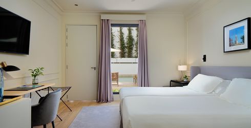 hotel room image