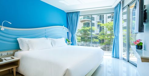hotel room image