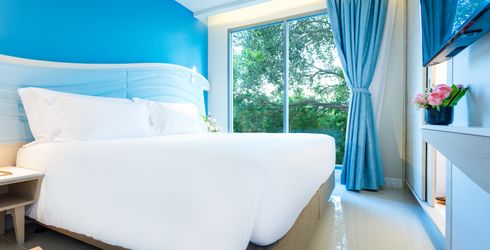 hotel room image
