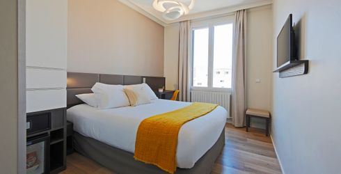 hotel room image