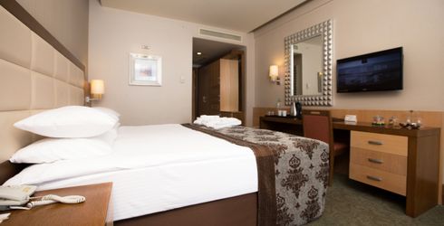 hotel room image