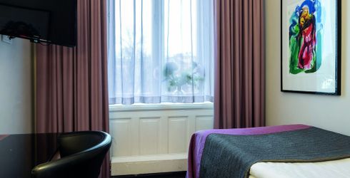 hotel room image