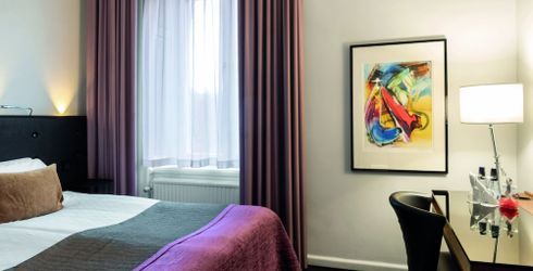 hotel room image