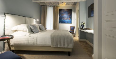 hotel room image