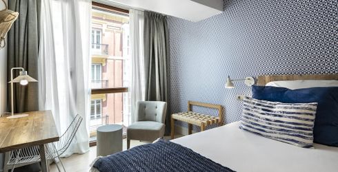 hotel room image