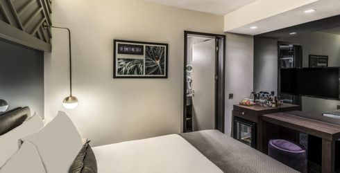 hotel room image