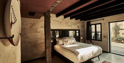 hotel room image