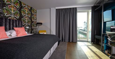 hotel room image