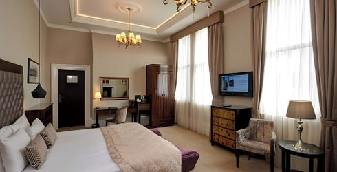 hotel room image