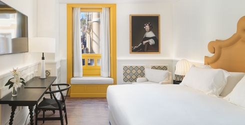 hotel room image