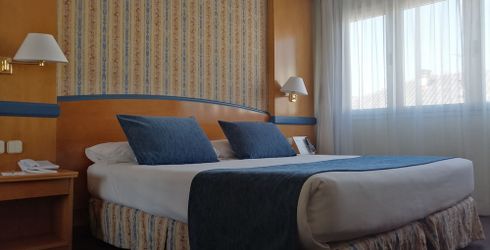 hotel room image