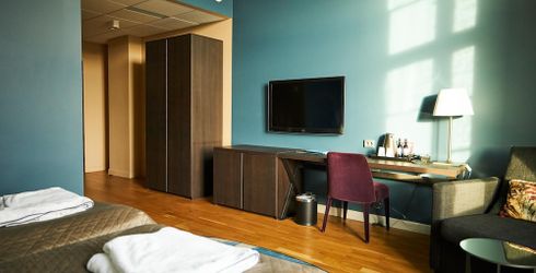 hotel room image