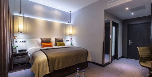 hotel room image