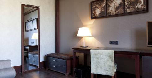 hotel room image