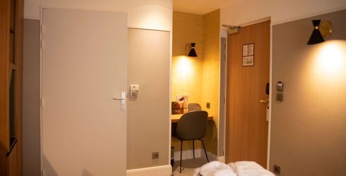 hotel room image