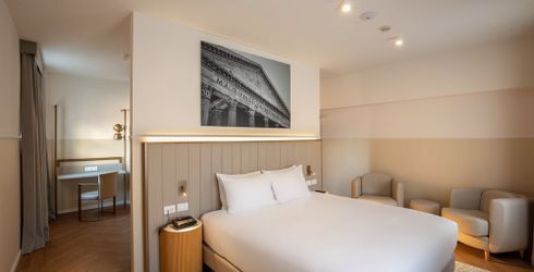 hotel room image