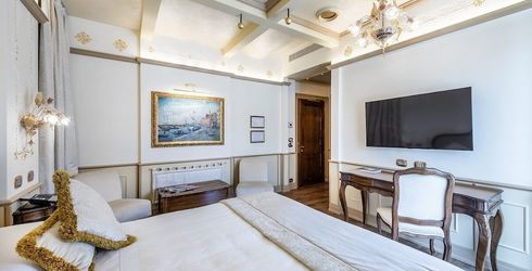 hotel room image