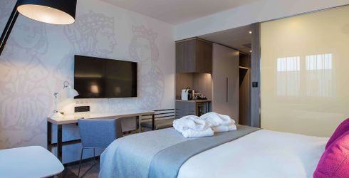 hotel room image