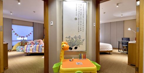 hotel room image
