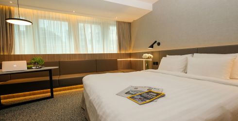 hotel room image