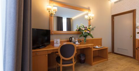 hotel room image