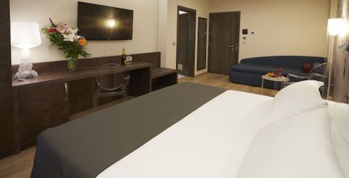 hotel room image