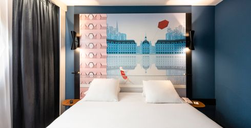 hotel room image