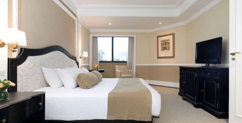 hotel room image