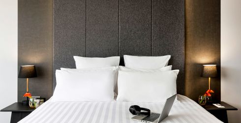hotel room image
