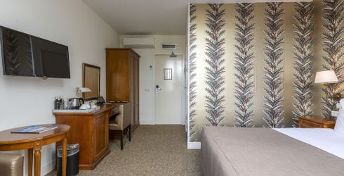 hotel room image