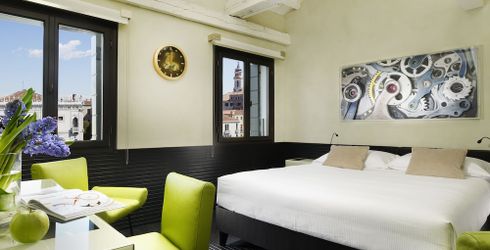 hotel room image