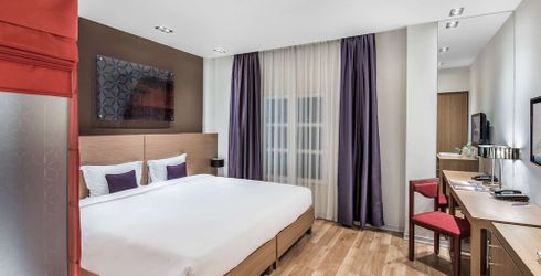 hotel room image