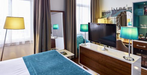 hotel room image