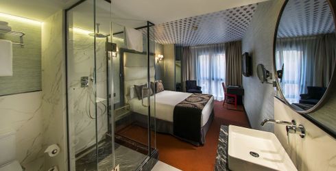 hotel room image