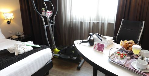 hotel room image