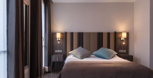 hotel room image