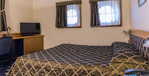 hotel room image