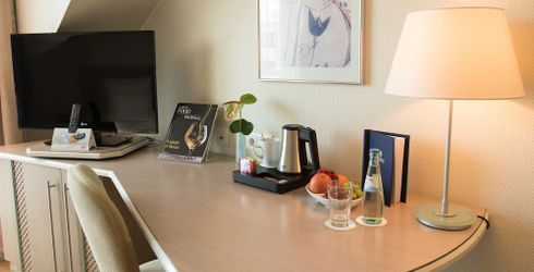 hotel room image