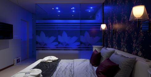 hotel room image